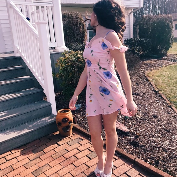 ABOUT ME - Picture 3 of 4